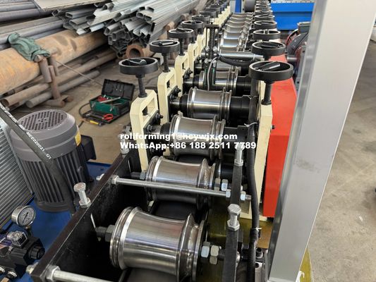 ماشین ساخت رول درب شاتر با انتقال زنجیره ای با مواد تیغه برش Cr12